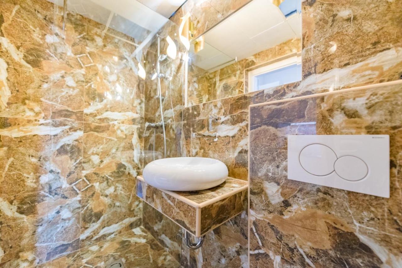 Enzo Capo Jacuzzi Andrassy Apartment Budapest Ngoại thất bức ảnh