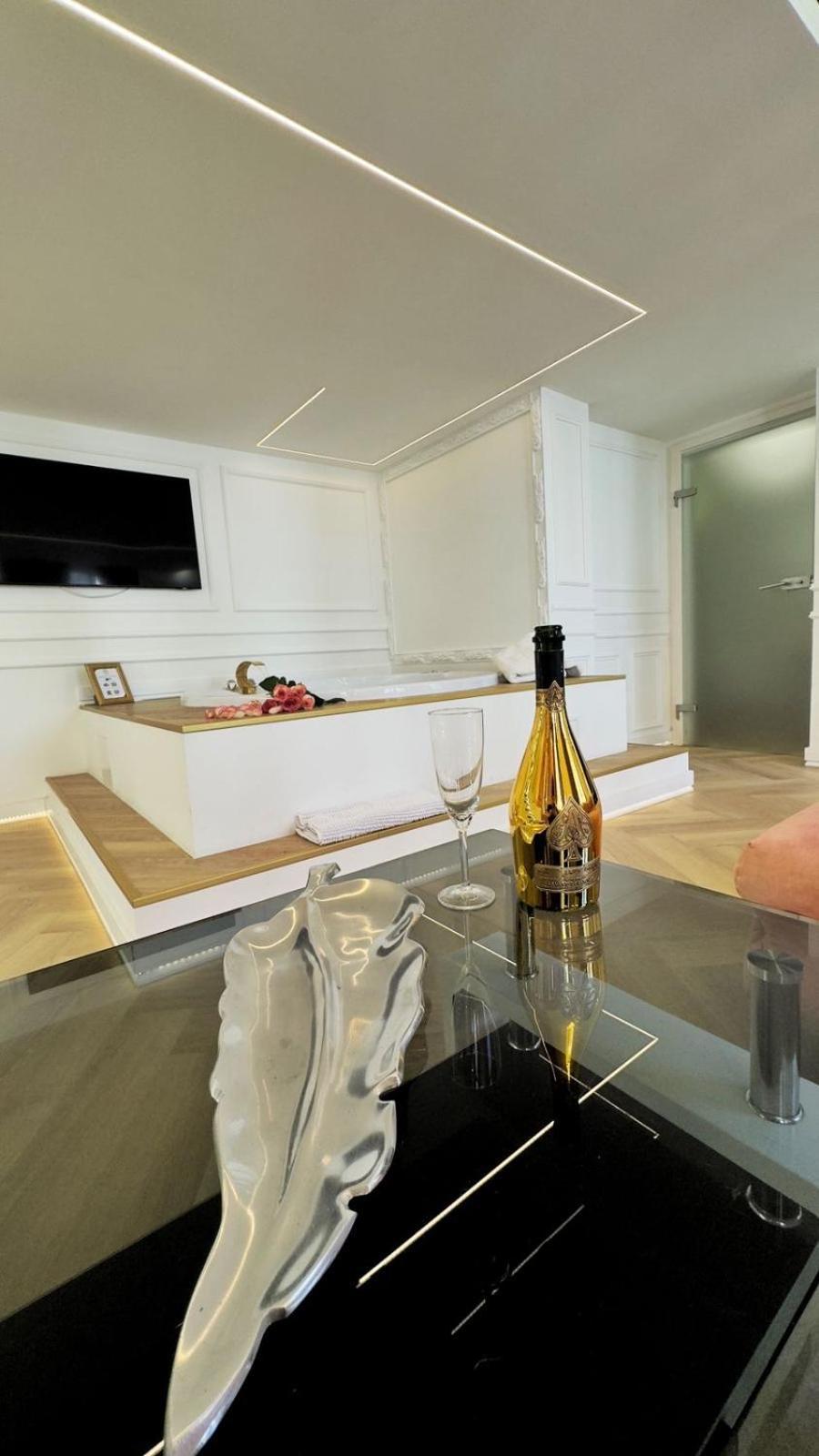 Enzo Capo Jacuzzi Andrassy Apartment Budapest Ngoại thất bức ảnh